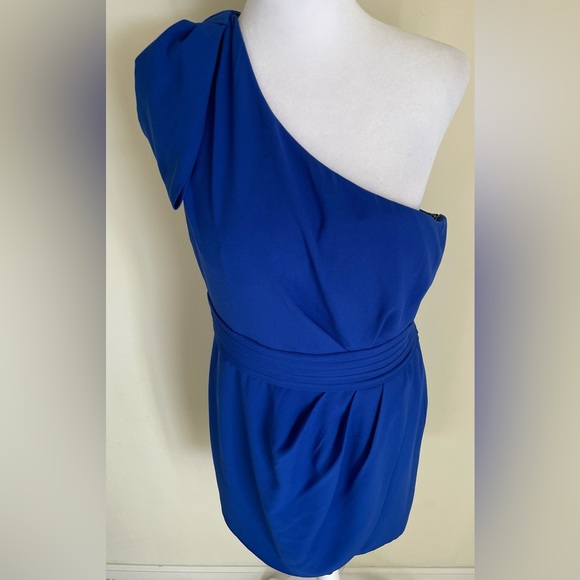 MINUET by MODCLOTH ONE SHOULDER BOW, PLEATED WAIST, SIDE ZIP, SZ L, ROYAL BLUE - Picture 7 of 17